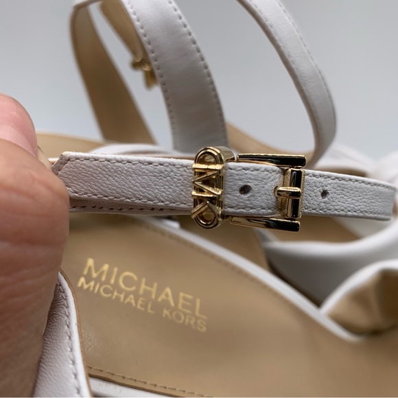 NWOB Michael Kors Sadie Leather Bow Platform Sandals white size9.5M women’s 2033 - Picture 10 of 10